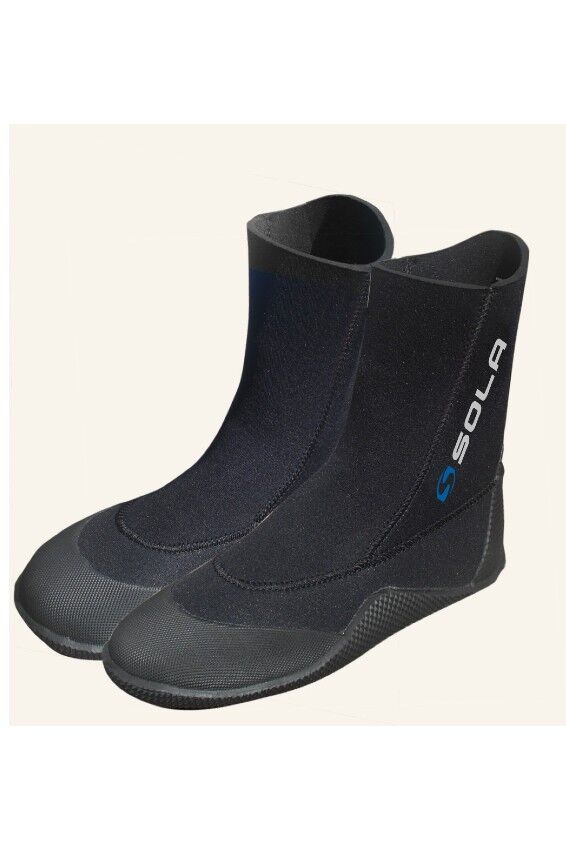 Sola-5mm-pull-on-boot